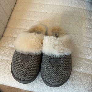 UGG Cozy Slipper- Grey size 6